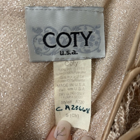 Long gold dress COTY U.S.A - Picture 5 of 5